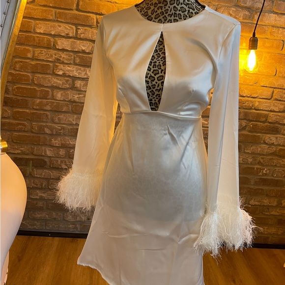 White Feather Bell Sleeve Dress - Picture 4 of 5